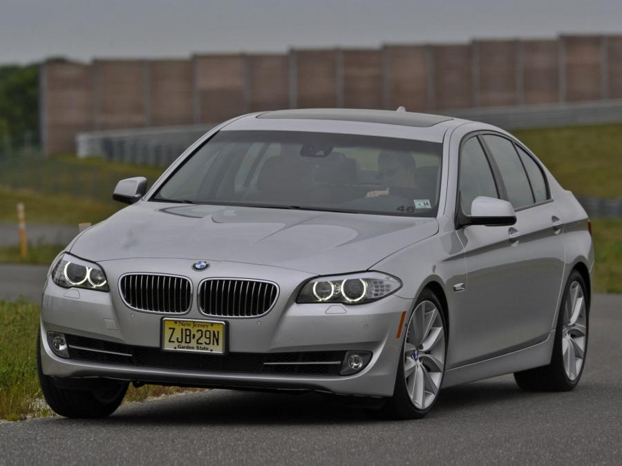  BMW 550i Sedan 2010 года  (US) (фото 9 из 16)